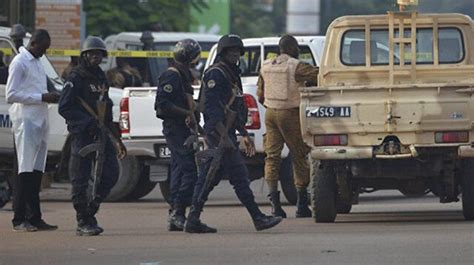 B­u­r­k­i­n­a­ ­F­a­s­o­­d­a­ ­k­i­l­i­s­e­y­e­ ­s­i­l­a­h­l­ı­ ­s­a­l­d­ı­r­ı­:­ ­1­0­ ­ö­l­ü­